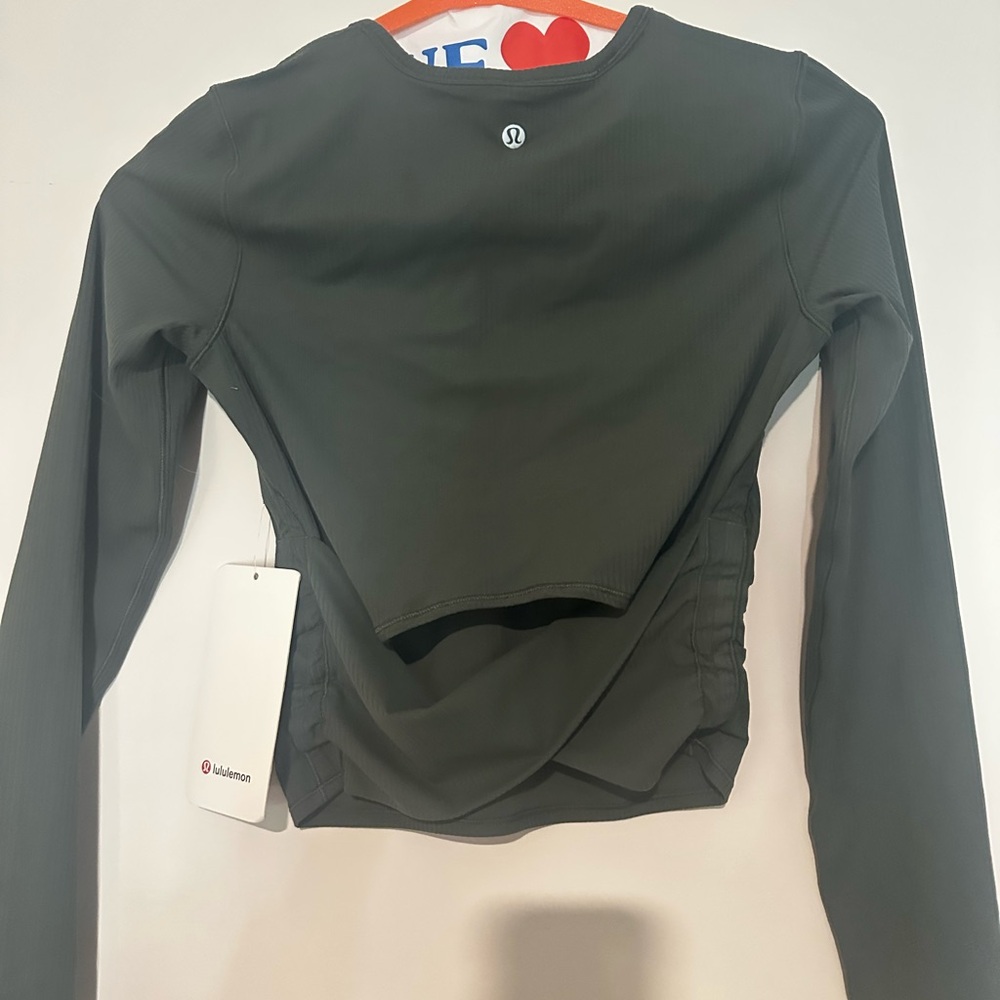 Lululemon All it Takes Back Twist ribbed long sleeve. Size6